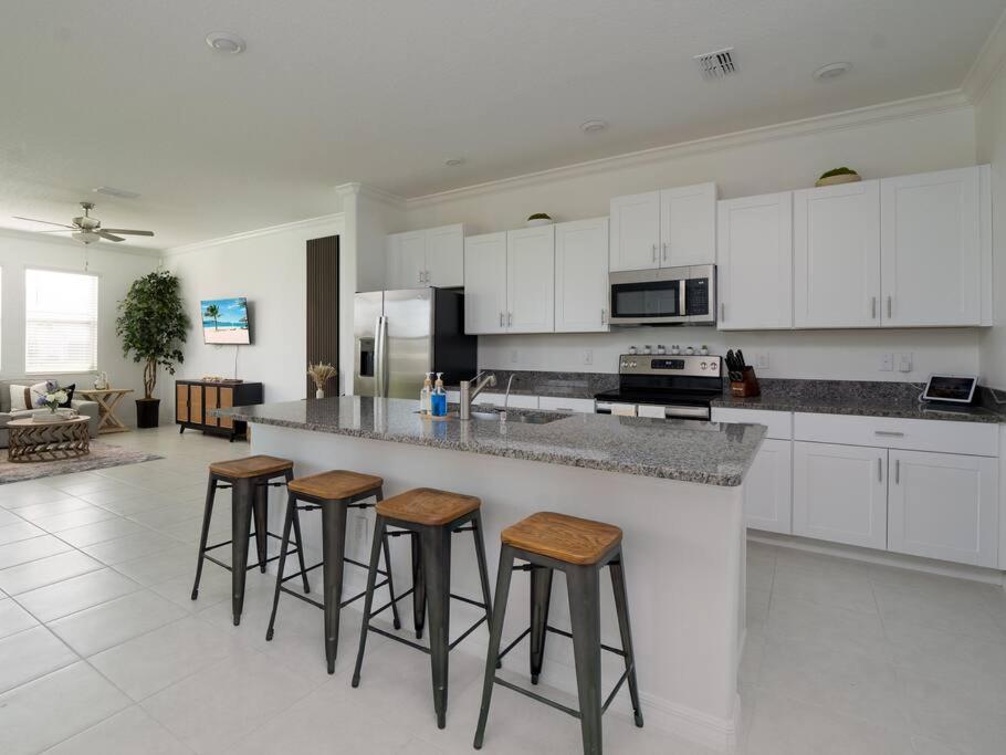 Modern Oasis! 3Br Townhouse In A Lagoon Community Wesley Chapel Buitenkant foto